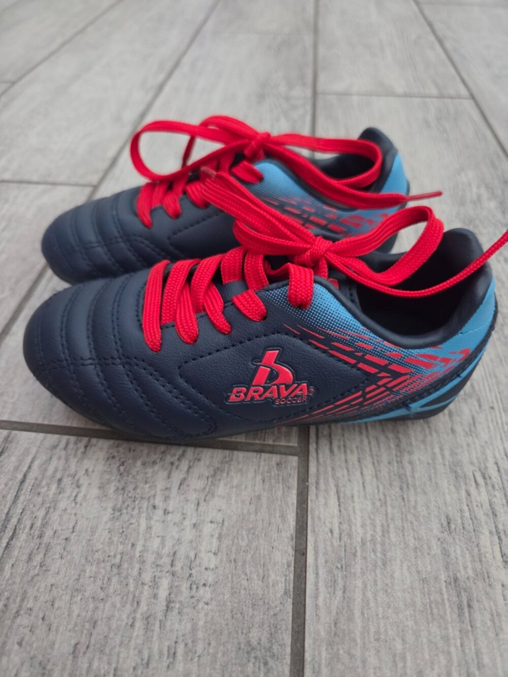 Brava Boys Soccer Cleats Navy Blue Red Size 10D Like new condition